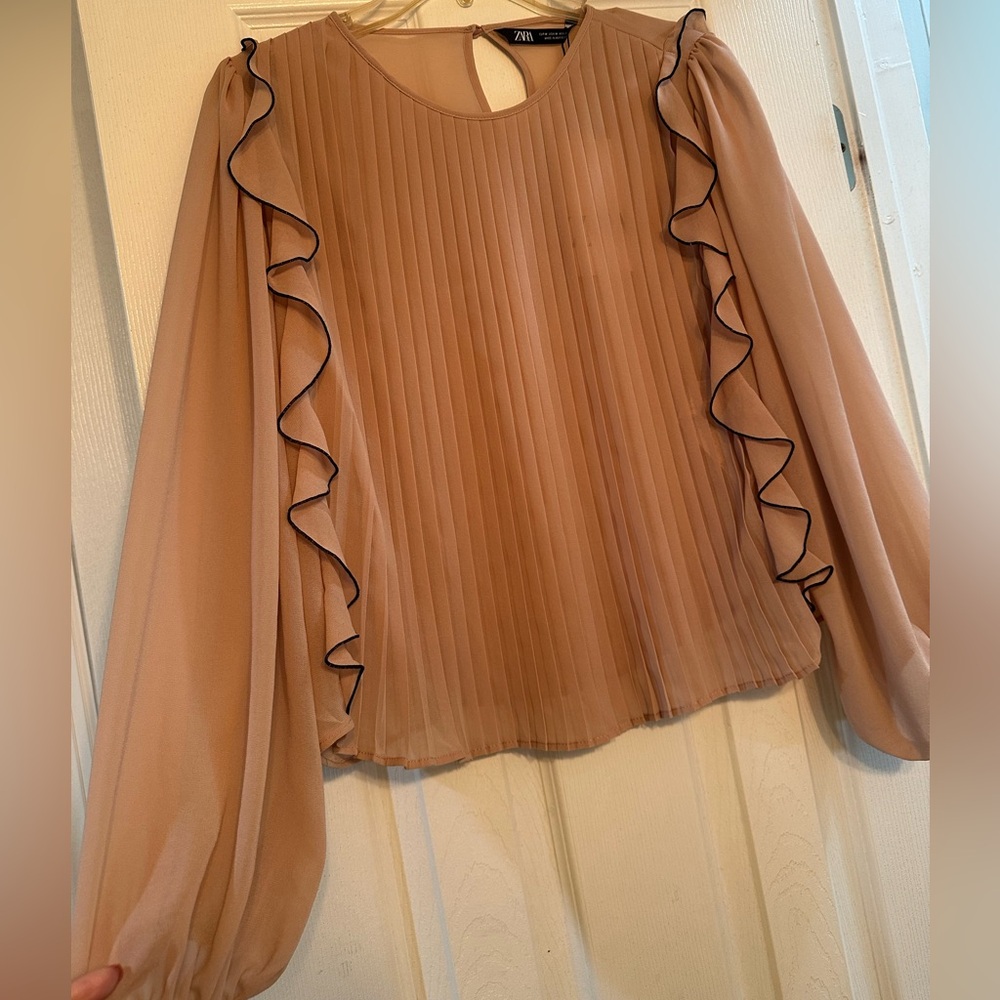 Zara sheer blush pink blouse for women with side ruffles, ballon sleeves in M